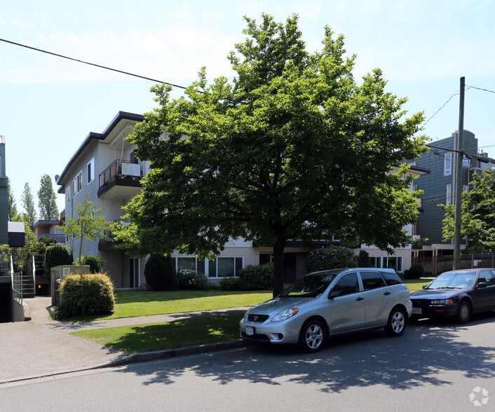 2232 W 5th Ave, Vancouver, BC for sale - Building Photo - Image 2 of 2