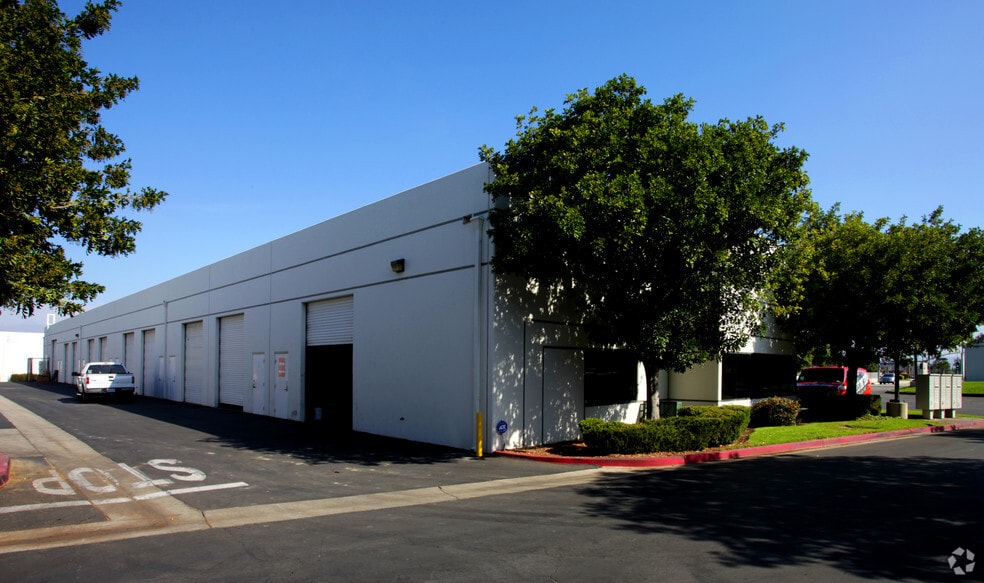 1141 W Pomona Rd, Corona, CA for lease - Building Photo - Image 3 of 5