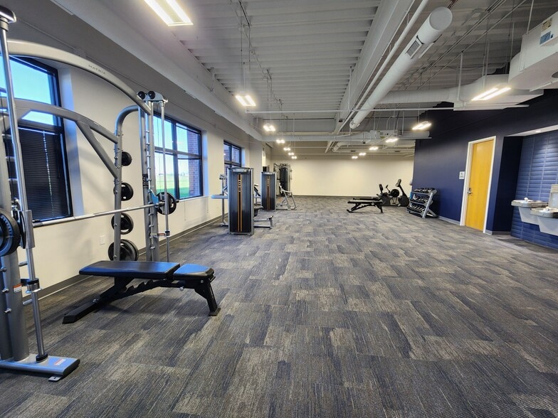 12421 Meredith Dr, Urbandale, IA à louer - Photo intérieure - Image 3 de 17