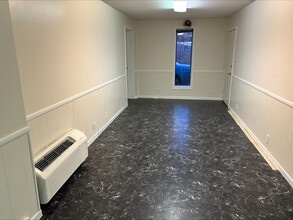 196 E Plaza Dr, Mooresville, NC à louer Photo intérieure- Image 2 de 3