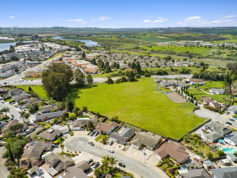 40 Eileen St, Watsonville, CA à vendre - Photo du bâtiment - Image 3 de 16