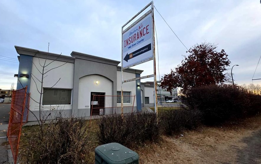 Capstone District Portfolio portfolio of 3 properties for sale on LoopNet.ca - Building Photo - Image 3 of 9