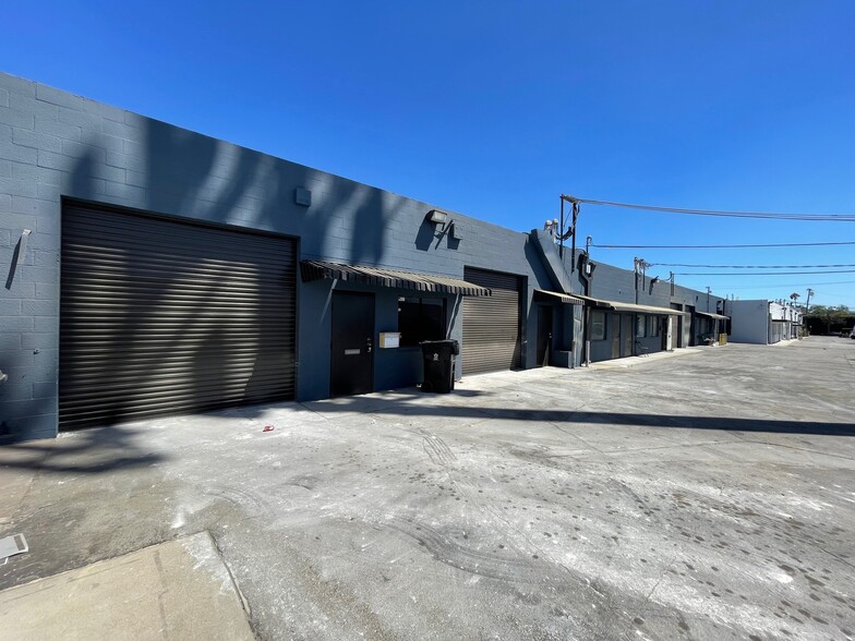 10835-10845 Vanowen St, North Hollywood, CA for lease - Building Photo - Image 1 of 3