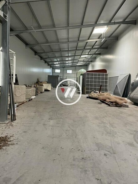 Flex in Gémenos for lease - Building Photo - Image 1 of 3