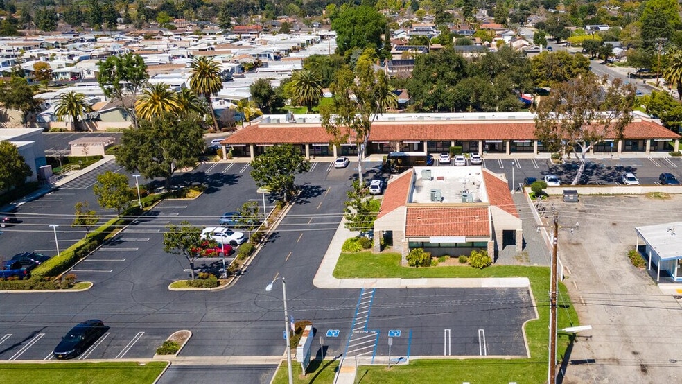 305-355 E Foothill Blvd, Pomona, CA for lease - Building Photo - Image 2 of 26