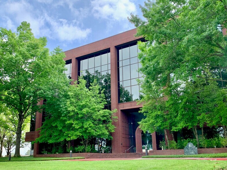 6425 Youree Dr, Shreveport, LA à louer - Photo du bâtiment - Image 3 de 14