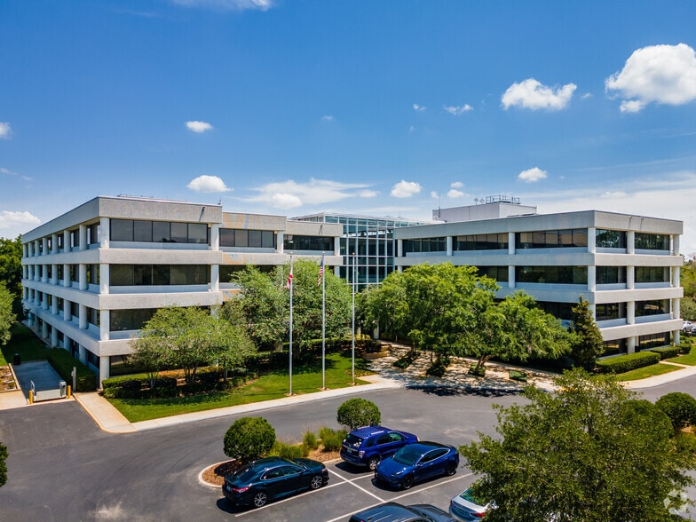 851 Trafalgar Ct, Maitland, FL à louer - Photo du bâtiment - Image 1 de 5