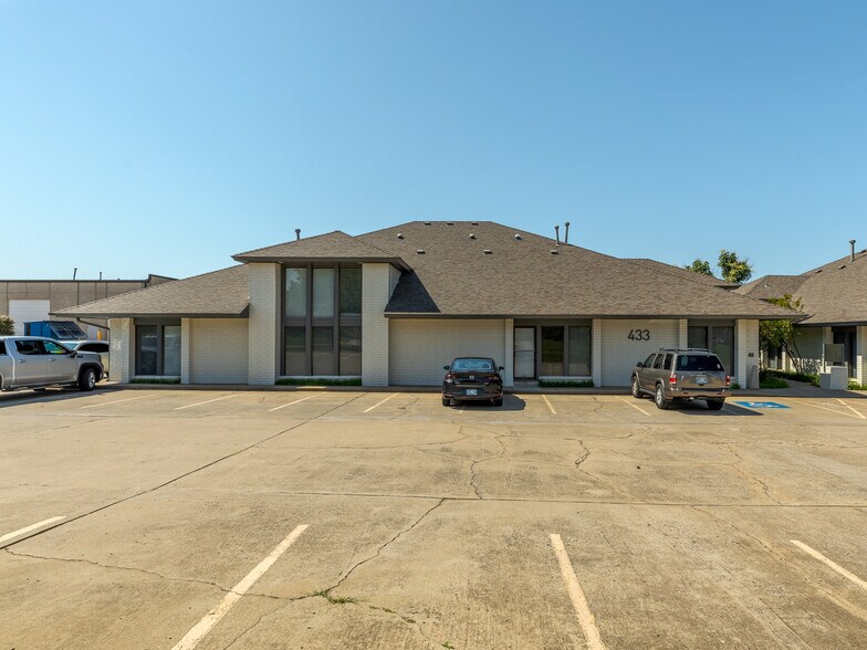 429 W Wilshire Blvd, Oklahoma City, OK à louer - Photo du bâtiment - Image 3 de 21