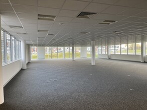 100 Eureka Park, Ashford for lease Interior Photo- Image 1 of 2