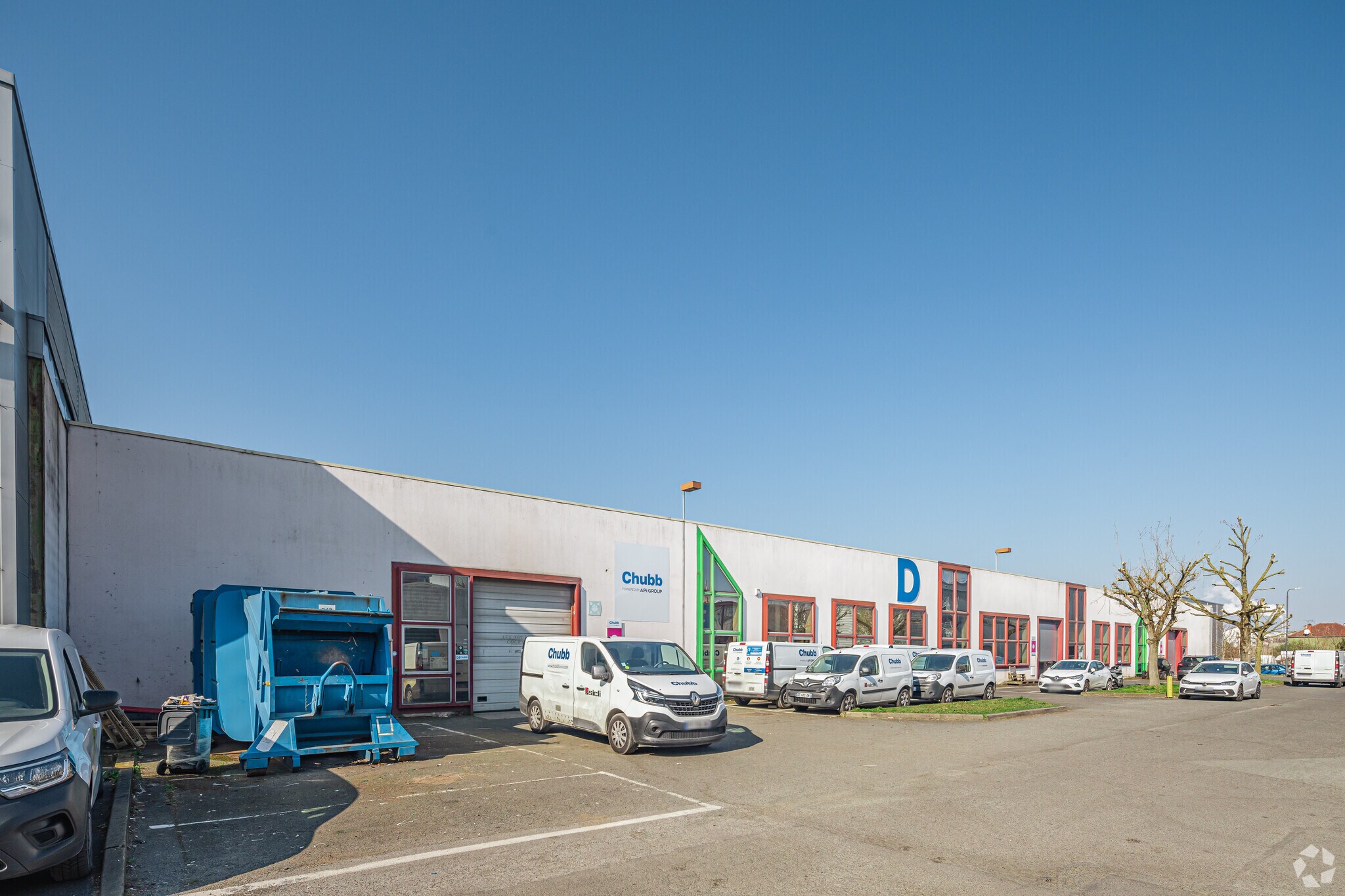 24 Rue Robert Witchitz, Ivry-sur-Seine for lease Primary Photo- Image 1 of 6