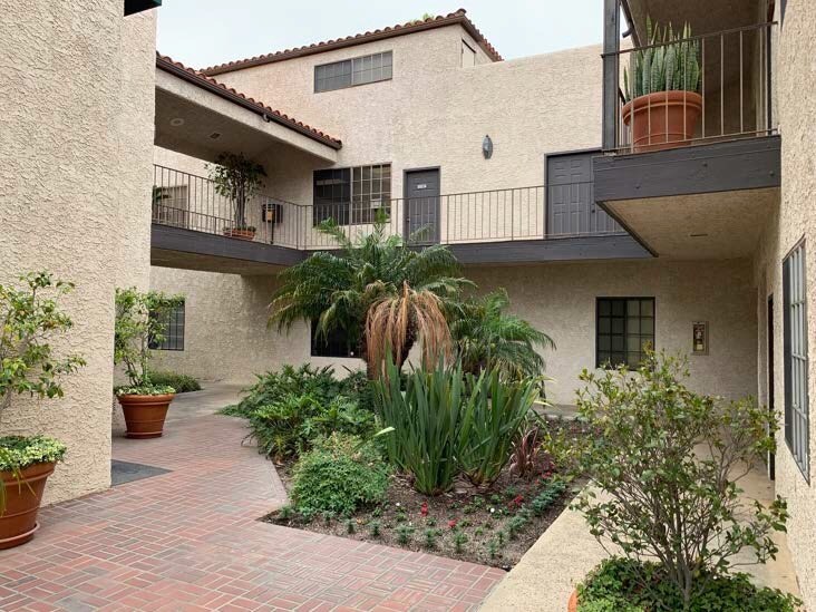 333 N Lantana St, Camarillo, CA à louer - Photo du bâtiment - Image 3 de 4