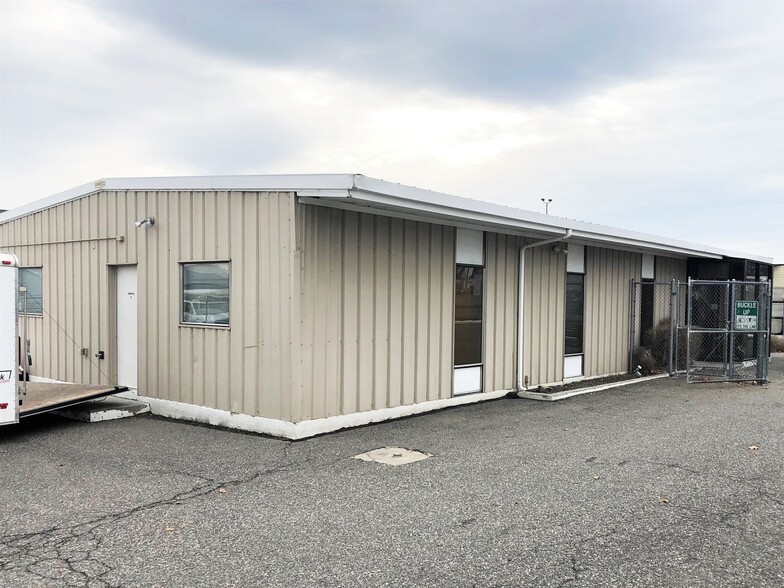 536 W Deschutes Ave, Kennewick, WA for lease - Building Photo - Image 1 of 6