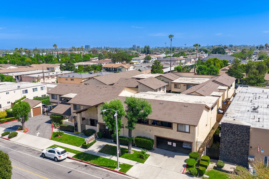 918 Romneya Dr, Anaheim, CA for sale - Building Photo - Image 3 of 25