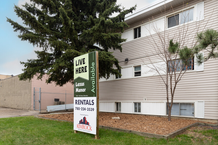 10651 106th St NW, Edmonton, AB à vendre - Photo du bâtiment - Image 3 de 4