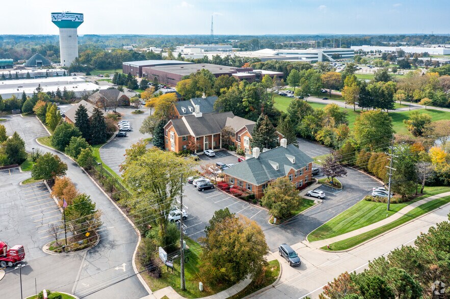37899 W 12 Mile Rd, Farmington Hills, MI à louer - Aérien - Image 3 de 5