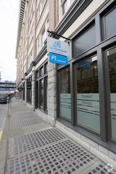 645 Fort St, Victoria, BC à louer - Photo du bâtiment - Image 2 de 5