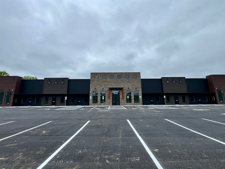 2355 Center St, Fayetteville, AR for lease - Building Photo - Image 1 of 11