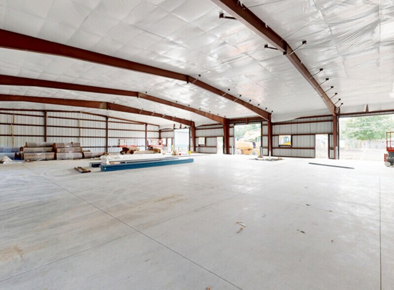 385 NW 43rd Pl, Des Moines, IA à louer - Photo du bâtiment - Image 3 de 5