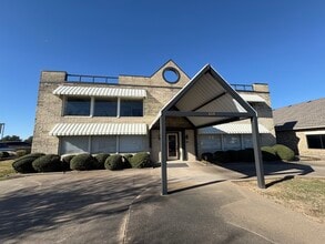 614 N Travis St, Sherman, TX à louer Photo du bâtiment- Image 2 de 25