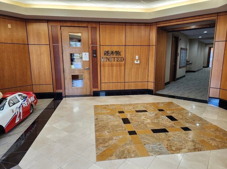 51 Kilmayne Dr, Cary, NC for lease - Interior Photo - Image 3 of 4