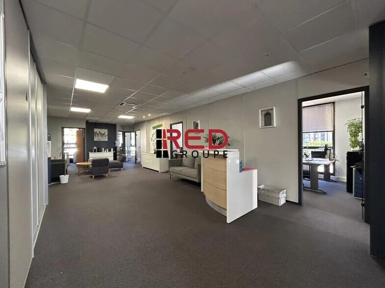 Office in Aix-en-Provence for lease - Building Photo - Image 2 of 8