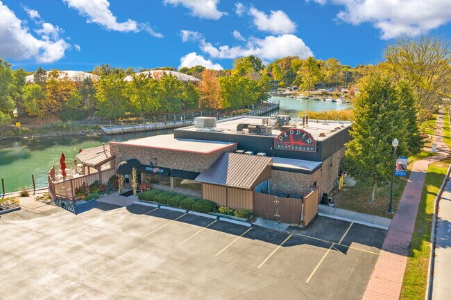 Plus de détails pour 119 Clinton Ave, Saint Clair, MI - Commerce de détail à vendre