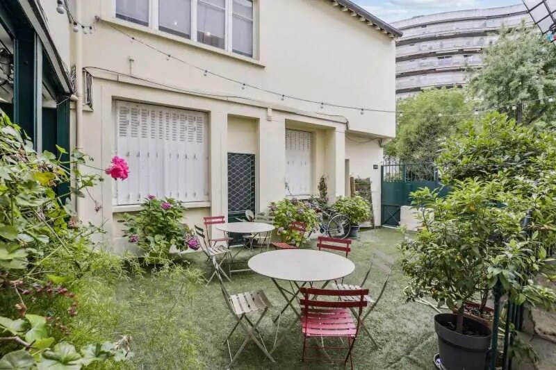 Office in Neuilly-sur-Seine for lease - Building Photo - Image 1 of 8