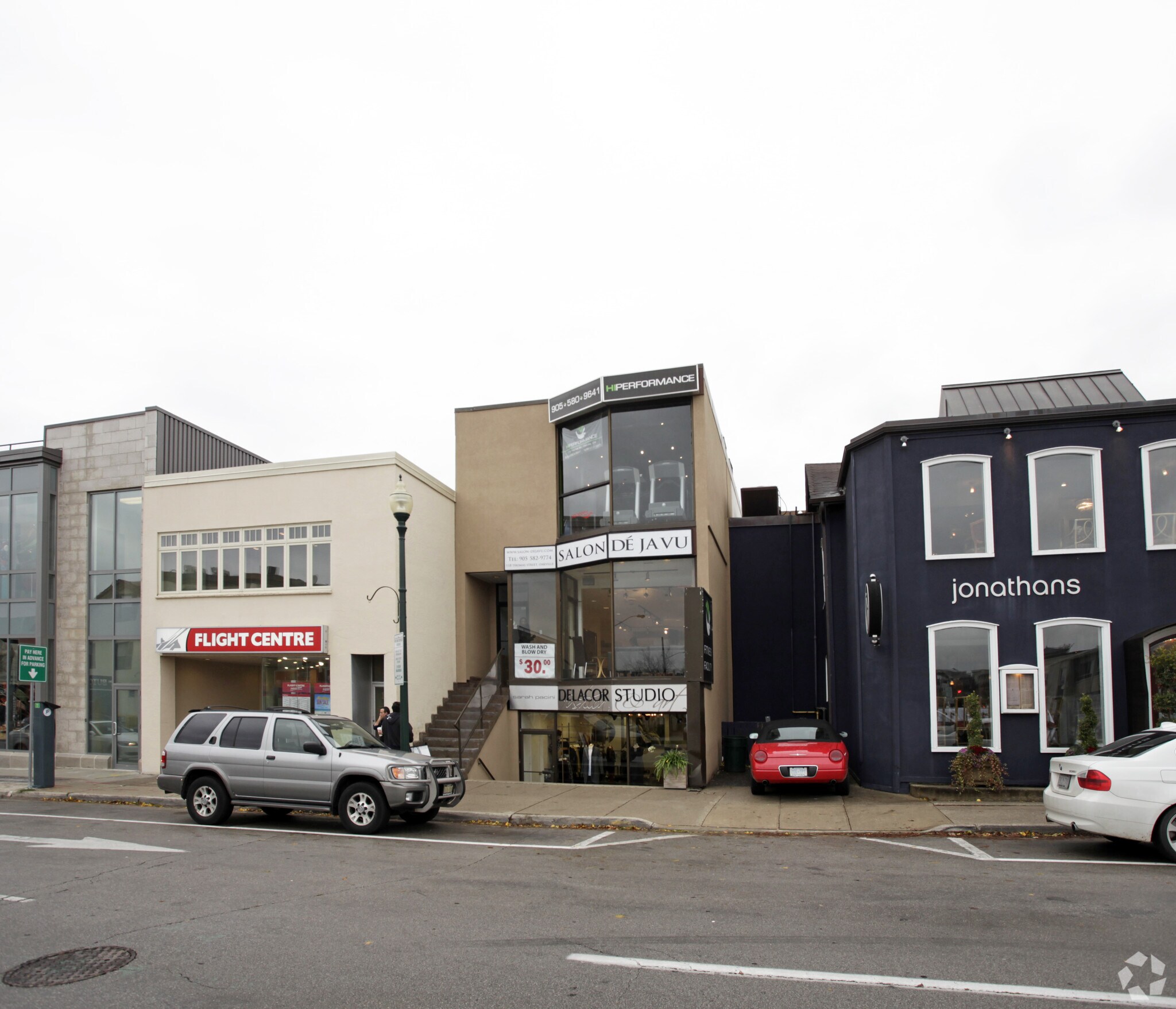 118 Thomas St, Oakville, ON for sale Primary Photo- Image 1 of 1