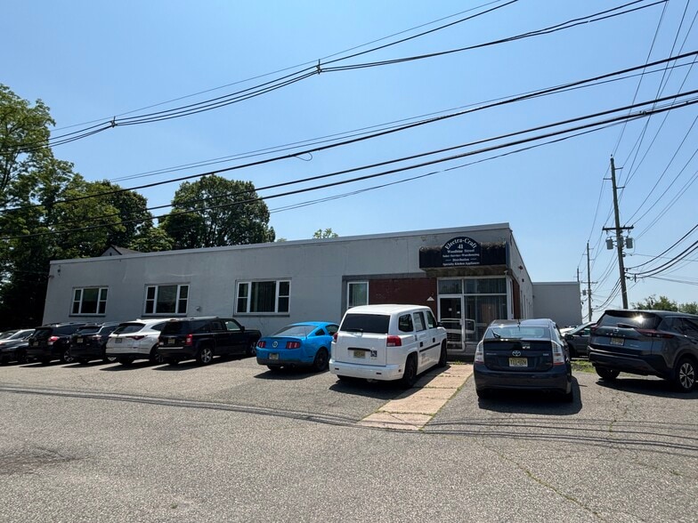 41 Woodbine St, Bergenfield, NJ for sale - Building Photo - Image 2 of 8