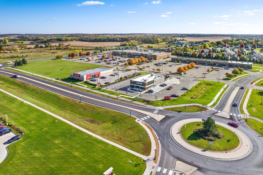 209-225 Chalupsky Ave SE, New Prague, MN à louer - Photo du bâtiment - Image 2 de 5