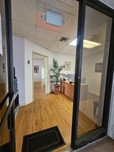 1021 Ives Dairy Rd, Miami, FL for lease Interior Photo- Image 2 of 18