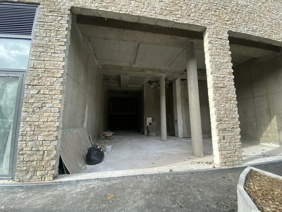 Commerce de détail dans Savigny-le-Temple à louer Photo du bâtiment- Image 1 de 13