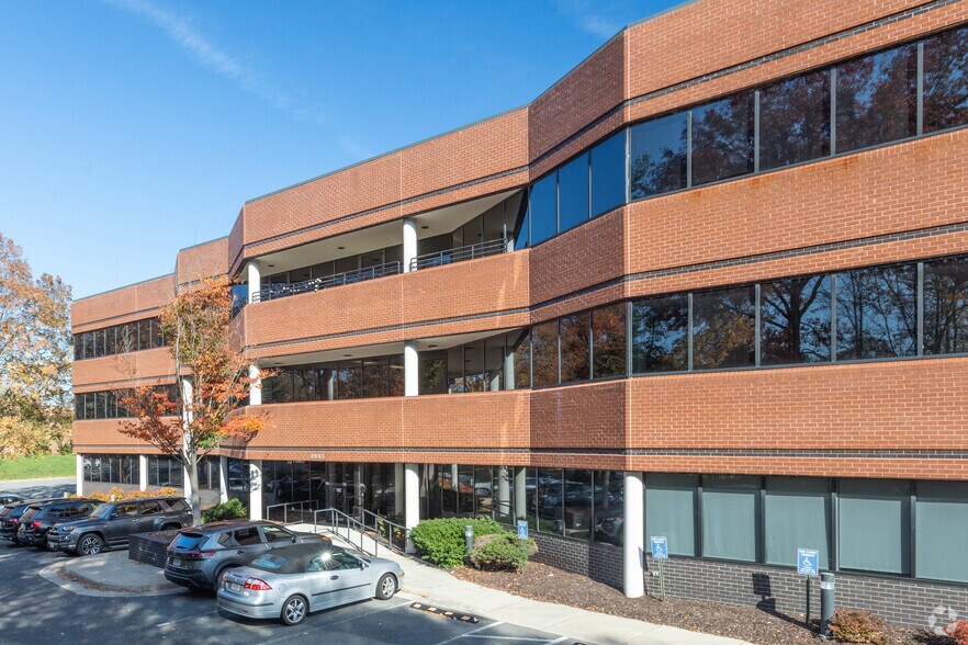8003 Forbes Pl, Springfield, VA à louer - Photo du bâtiment - Image 2 de 3