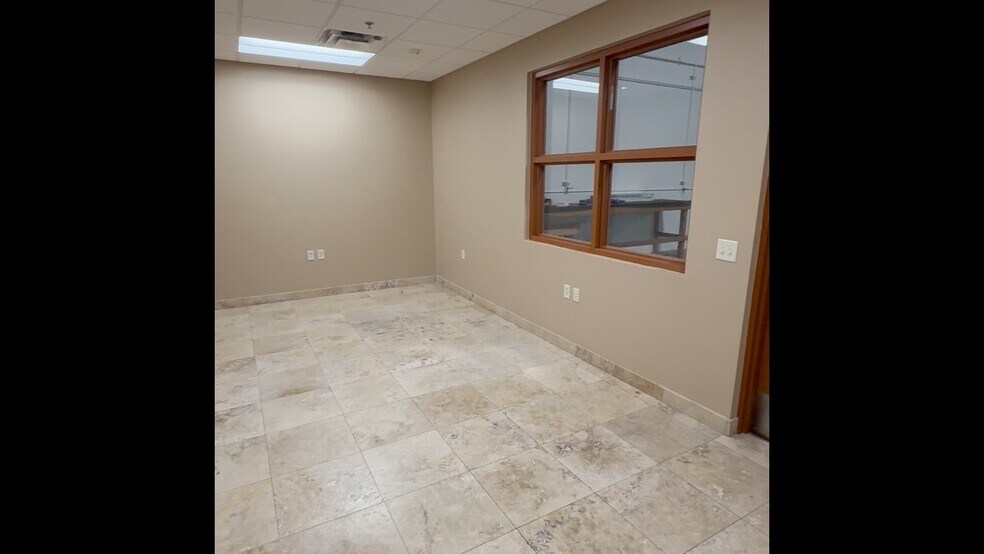 1825 W Knudsen Dr, Phoenix, AZ à louer - Vidéo sur l’inscription commerciale - Image 2 de 14