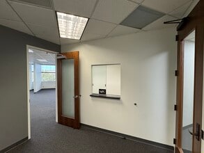 11300 4th St N, Saint Petersburg, FL à louer Photo intérieure- Image 1 de 3