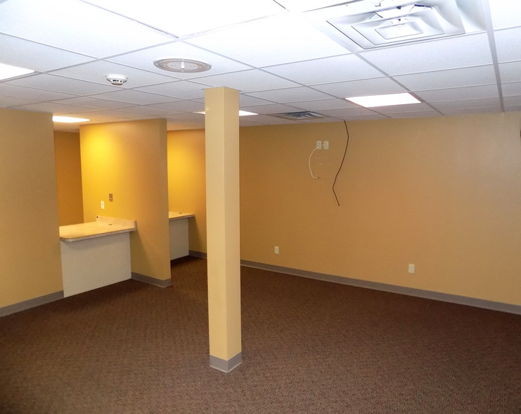 1142 National Pike, Hopwood, PA for lease - Lobby - Image 3 of 8