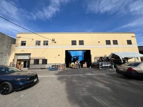 135 E 35th St, Los Angeles, CA à louer Photo intérieure- Image 1 de 6