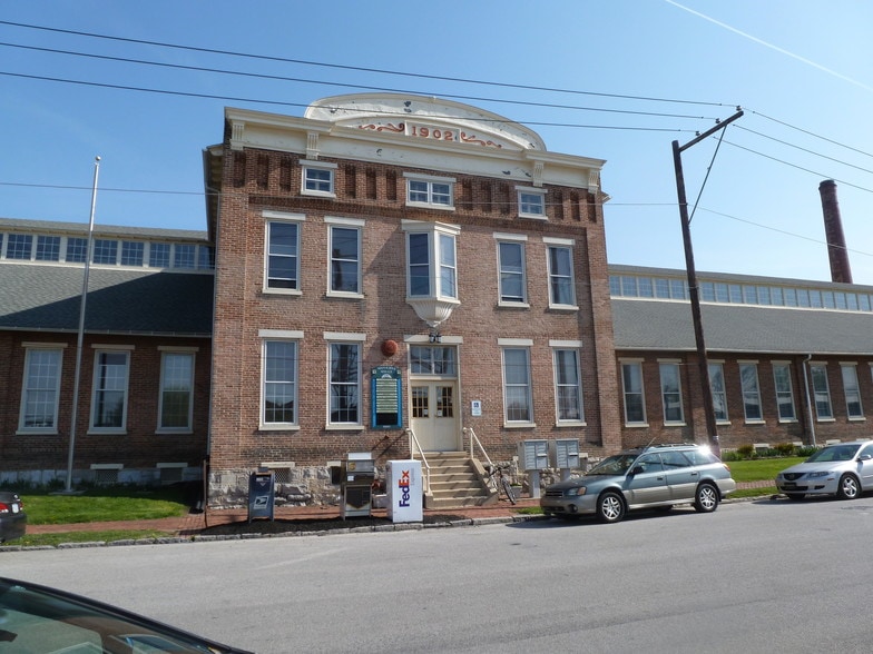 401 E Louther St, Carlisle, PA for lease - Building Photo - Image 2 of 4