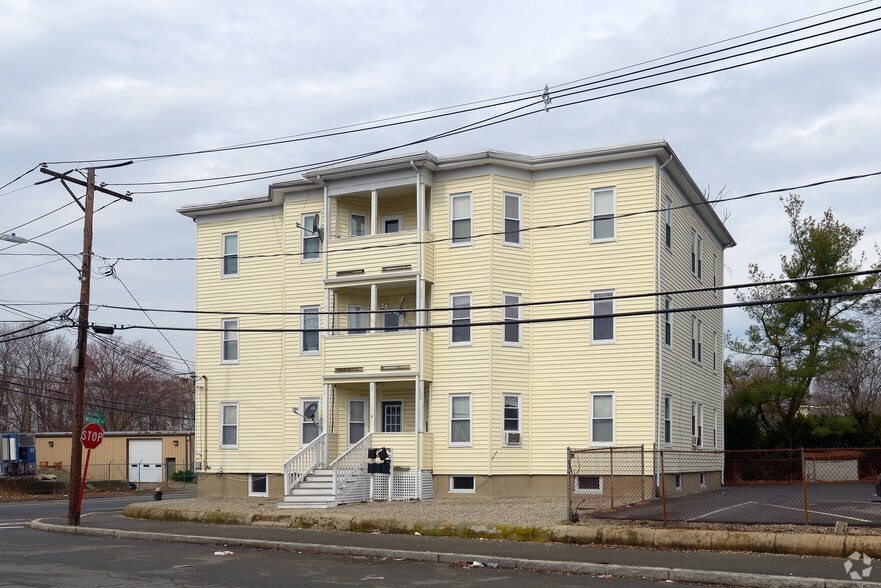 4 Bellevue Ave, Brockton, MA for sale - Primary Photo - Image 1 of 5