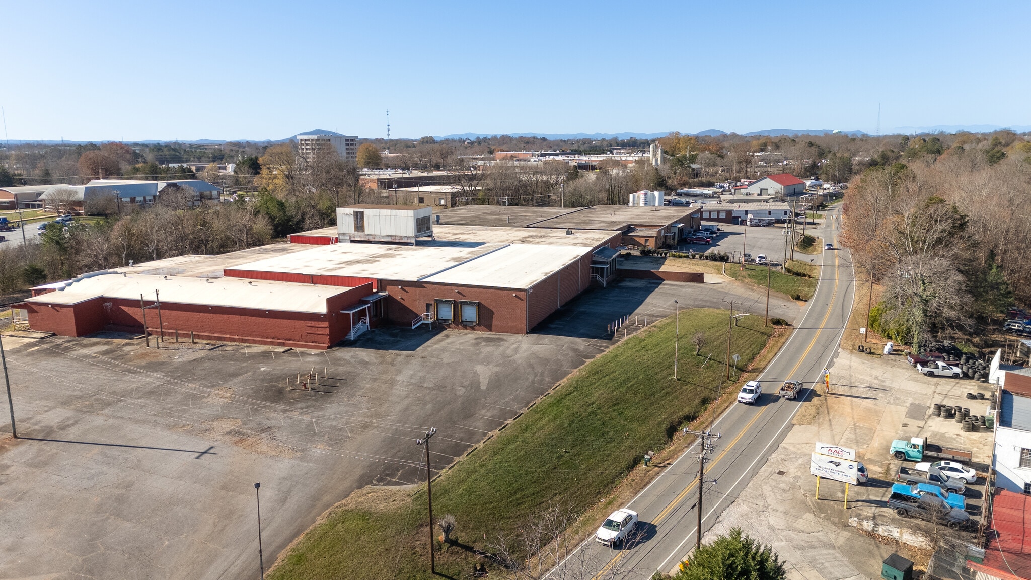 2146 Highland Ave NE, Hickory, NC for lease Primary Photo- Image 1 of 16