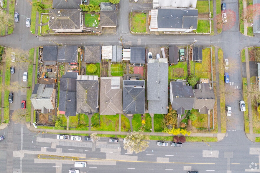 2387 Renfrew St, Vancouver, BC for sale - Aerial - Image 2 of 2