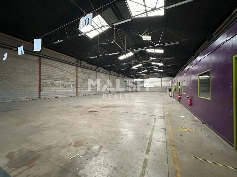 Office in Vénissieux for lease - Interior Photo - Image 2 of 10