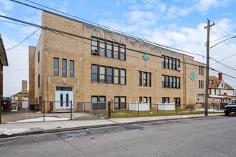 90 Henry St, Inwood, NY for lease Interior Photo- Image 2 of 30