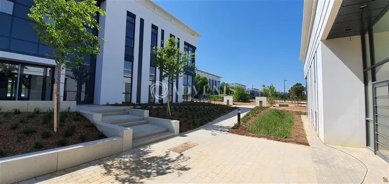 Office in Élancourt for lease - Building Photo - Image 2 of 3