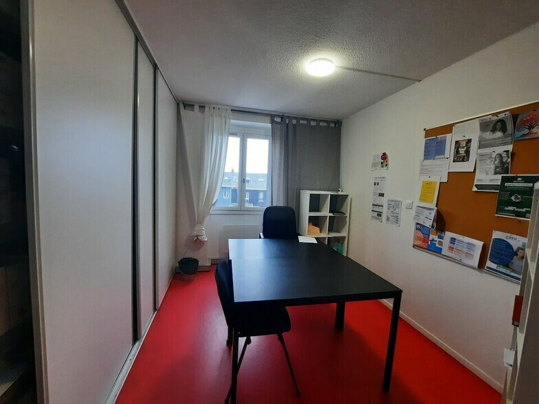 Office in Rouen for lease - Interior Photo - Image 3 of 16