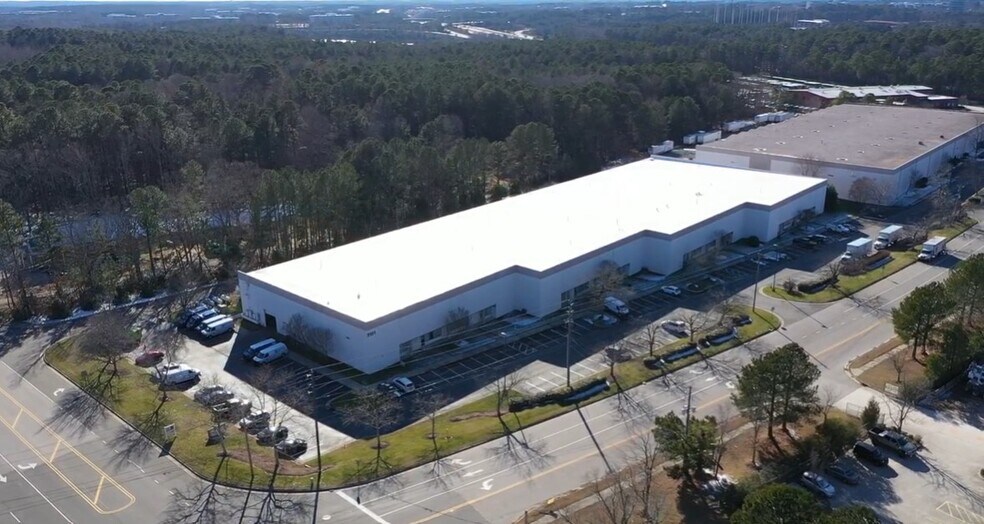 5101 Nelson Rd, Morrisville, NC à louer - Vidéo aérienne - Image 2 de 10