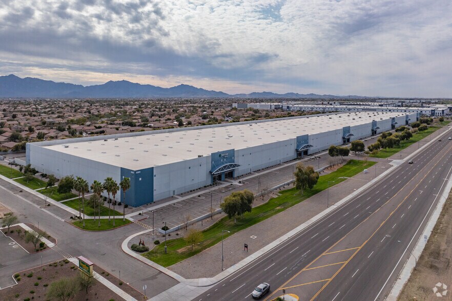 8585 W Buckeye Rd, Phoenix, AZ à louer - Photo du bâtiment - Image 2 de 11