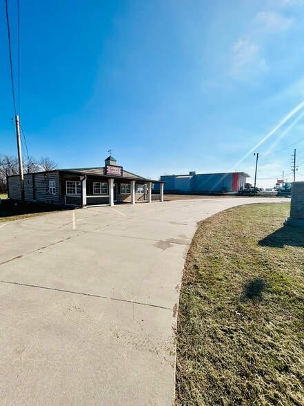 3805 S Limit Ave, Sedalia, MO for lease - Building Photo - Image 3 of 8
