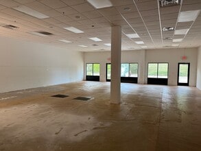 330 E Main St, Rockton, IL for lease Interior Photo- Image 2 of 3