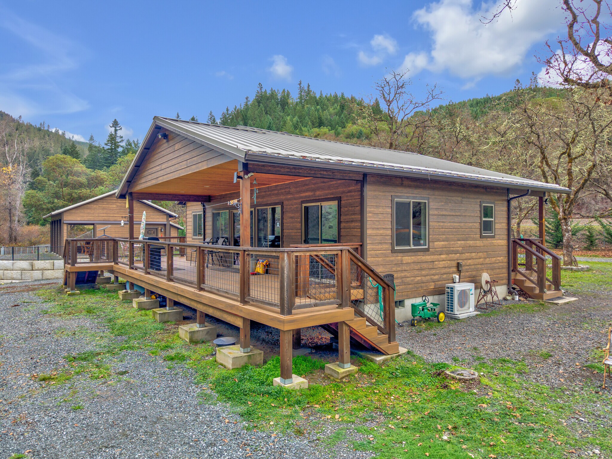 4696 Cow Creek Rd, Riddle, OR à vendre Photo du bâtiment- Image 1 de 2
